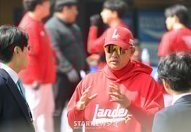 [一度でスッと] 「開幕に合わせた解説委員との懇談」SSGランダーズのイ・スンヨン監督