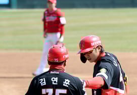 [Chụp ảnh] Na Sung Bum ghi điểm đánh bóng đầu tiên."