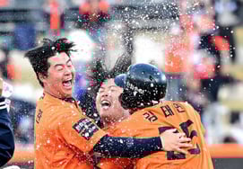 『257分の血闘』で407億円のデュオが幕を閉じた、カン・ベクホ 「打てなければ大変なことになると思う」-ノ・シホン 「チームにとても申し訳なかった」" [大田現場]