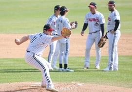 [Chụp ảnh] Ham Duk Joo' Đội ném bóng LG...'