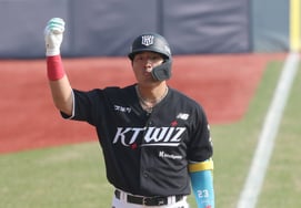 [相片儿] 安贤敏"可惜本垒打"