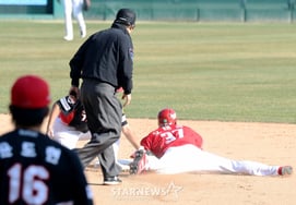 [Фото] Отагон, охраняемый снаружи из-за препятствий со стороны колючей проволоки