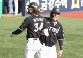 [Chụp ảnh] Hilliard và Kim Hyun Soo khoe bắp tay cao