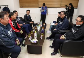 文化体育观光部长官崔辉映:"黄牛票是必须改善的课题,为了给粉丝们创造公正的环境,将改善制度"" 访问蚕室揭幕战约定