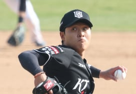 [Photo] Jeon Yongjoo's "Left-wing Lion's Eyes"