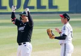 "金贤洙！" 因非嘘声的欢呼而摆脱负担的转籍生，将再次载入KBO史册 [蚕室现场]