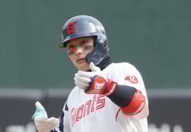 『誰が5強の戦力じゃないんだ』と激しいロッテ、2026年KBO初の記録を『5分で』打ち出した！ しかも15勝の外国人エース相手に