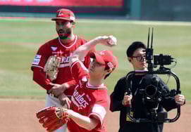 [動画] 「ランダーズ開幕戦、逆転サヨナラ勝利が決まる！」料理も、投球も、マナーも完璧だったシェフ、ソン・ジョンウォン