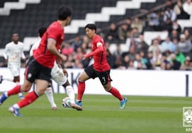 "Извините." 0:4 поражение → Сон Хын Мин опустил голову «На чемпионате мира я встречаюсь с более сильной командой... Я уверен, что многие игроки это чувствовали".