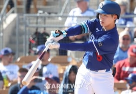 "Wow, you don't want to sing like this?"' Kim Hye-sung, 5 hits in 5 at-bats for Triple-A → Armed protest against Roberts