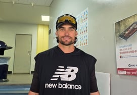 "What's wrong with the ML center fielder?" Wrong defense error → KT was not an outsider despite defending the command tower. "It's my fault, I'll buy dinner to Sauer without excuses."" [the scene of Jamsil]