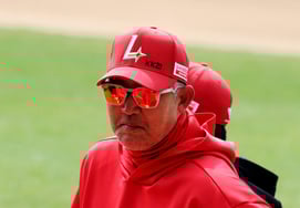 [相片儿] "准备与起亚队的揭幕战2连战"的主教练李崇勇