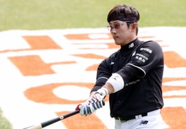 [フォト] ホ・ギョンミン『今日も先制』