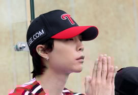 [Chụp ảnh] NCT Johnny bị mất 3 điểm trong tập 1...Làm ơn."