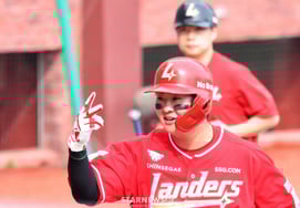 [一下子] "我开了两枪！ "连打"第4回合末，高明俊击出1分本垒打