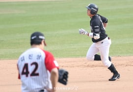 [相片儿] 许景民，面对金镇成击出2分球！