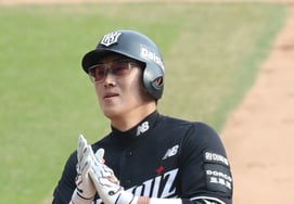 [Photo] Heo Kyungmin's "Dong-Store Namaste."