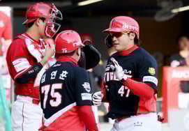 [一度でスッと] 6-10で猛追、7回表にカストロに続きツーベースホームランを放ったナ・ソンボム