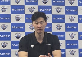 「2試合連続で衝撃的な逆転敗北」パク・チョルウ代理監督「全て私の責任、選手たちはよくやってくれた」" [長忠現場]