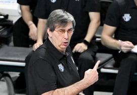 ブラン・ヒュンダイキャピタル監督「諦めようと思った第4セット、許秀峰がドラマチックな瞬間を作り出した」" [長忠現場]