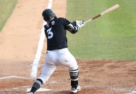 [相片儿] 崔元俊击出决定性的右前安打