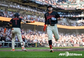 「イ・ジョンフ、なぜ変えなかったのか」初心者指揮官の失策とは何か、117年の屈辱を破った初安打でも論争の中心に立った