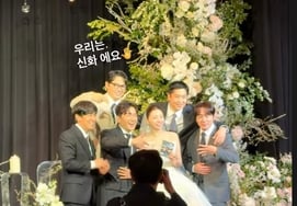 "We are SHINHWA"..Lee Minwoo's wedding. Other than Shin Hyesung, all the members gathered for the 28th anniversary