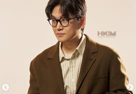 「スタ翻訳家」黄石熙、3回の性犯罪疑惑..「弁護士と検討中」 [全文]