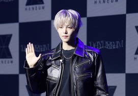 Чжан Хань "Заглавный трек "Warner", выполненный за два часа...Я чувствую счастье и радость".