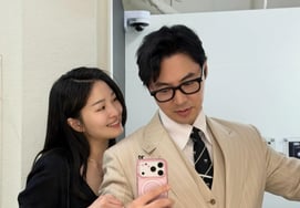 チョンジン♥リュ·イソ、イ·ミンウの結婚式は言い訳だ..夫婦でのお出かけ中に『砕ける鏡セルフィー』