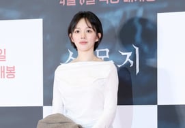 チョン・ジソ、ホラー映画を見に来たホラークイーン [★写真]