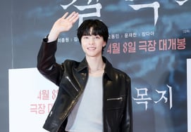 ジャニー、明るい手の挨拶 [★写真]