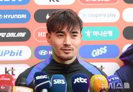 →卡斯特罗夫被解除召集:德国队"失去王牌球员门兴格拉德巴赫肖像店"