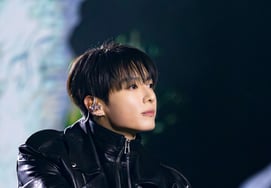 防弹少年团 정국国粉丝俱乐部为BTS世界巡演地铁照明广告加油