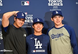 "哇！' →占领道奇队投手踏板的日本队，佐佐木、大谷、山本三连战登场:MLB历史上首次出现日本投手三连战