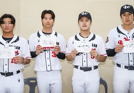 'First Rain Cancelled' Ulsan Wales, Fan Love Was 'Clear'! Director Jang Won-jin's proposal to hold a 'surprise' signing event →"We will give joy to fans.""