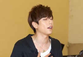 Park Hyo Shin released an album for the first time in 10 years..Revealing the track list of "A & E" in Shinbo