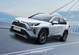 トヨタ ラブ 4、ブランドで最も売れているSUV··· 秘訣は「基本の誠実さ」
