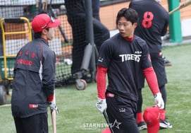 [Photo] Park Jaehyun's "Sweat never betrays."'