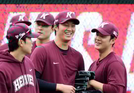 [Photo] "Along with the first team." Ahn Woojin