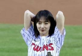 [相片儿] 表艺珍诗句。 乘务员的领袖风范