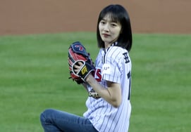 [相片儿] 表艺珍，笔挺地鹤腿风格