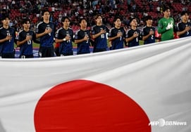 日本竟然是世界杯冠军杀手 继西班牙、巴西之后，英格兰也"踢馆"，郑瞄准"如果获胜，将成为8个国家中第7个击败对手的国家"