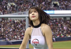 [Photo] Park Yeeun's "Operation Yongsoo"