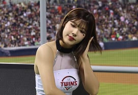 [Photo] Park Yeeun said, "Someone wake up the princess."'