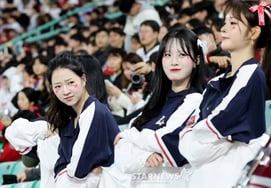 [Photo] What's wrong with the music!' Lee Yeon-jin