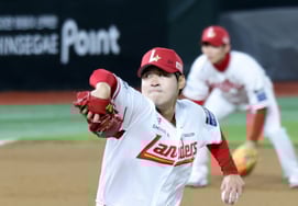 [Фото] "Появление в начале девятого иннинга" Пэк Сын Гон