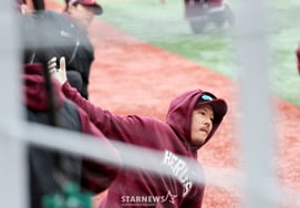 [Фото] Ли Ён Гю, "Еще один год в качестве играющего тренера"