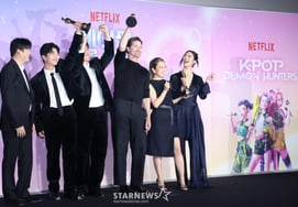 "Long live Kedeheon, long live Oscar." [★ Photo]