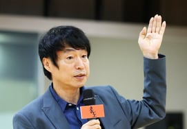 Director Ko Sung Woong is introducing the stage [★ Photo]